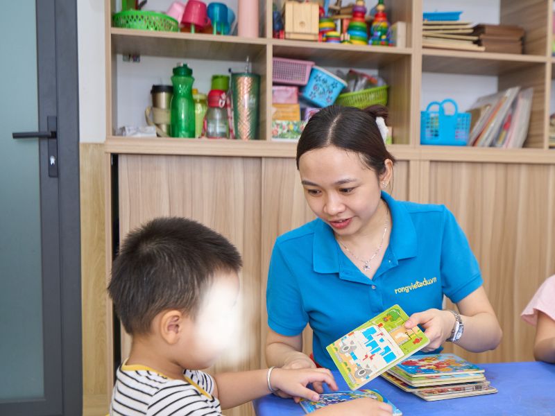 Kích thích ngôn ngữ trong dịp hè