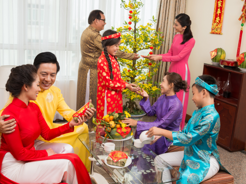Những hoạt động cha mẹ cùng con thực hiện trong dịp tết