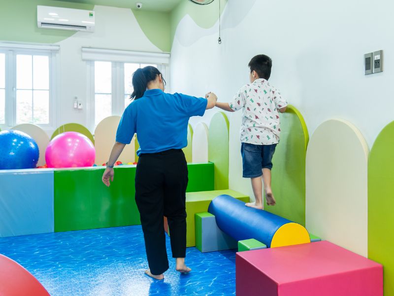 Trẻ chậm vận động & những điều ba mẹ cần lưu ý