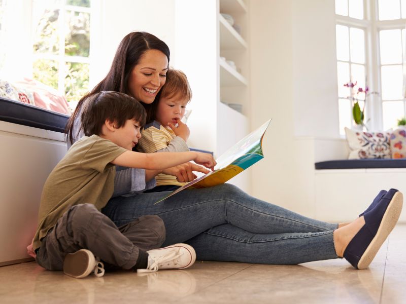 Dạy trẻ kĩ năng đọc sách tại nhà