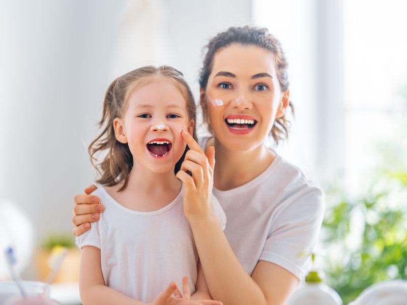 Mẹo chăm sóc da mùa hè cho trẻ