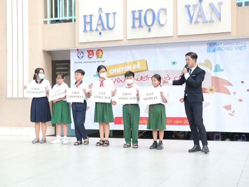 Chuyên đề Yêu thương và chia sẻ