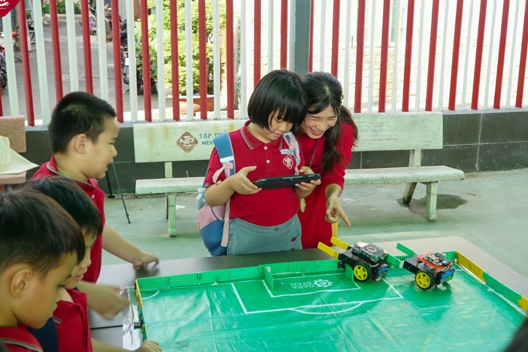 full rong viet education tren hanh trinh boi dap nang luc song cho the he tre trong thoi dai so 2